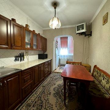 Продам трикімнатну квартиру на Шухевича 14