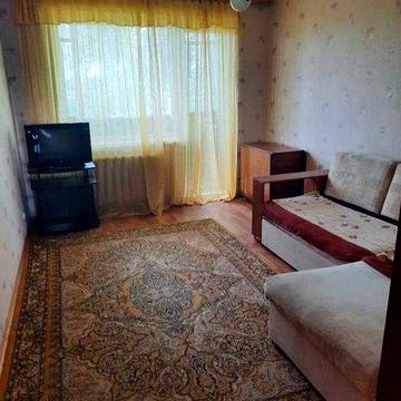 Продам 2-х кімнатну квартиру, метро 15 хвилин.