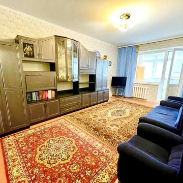 Продам великогабаритна 2к квартиру на Намиві!