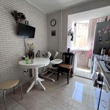 Продам 2-к квартиру с ремонтом в кирпичном доме в центре (3-169-304)