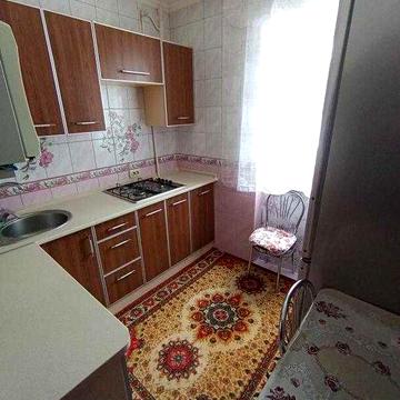 Продам 2-х кімнатну квартиру, метро 10 хвилин.