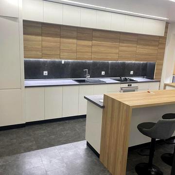 Продаж котеджу Підгороднє 250 м2 з ремонтом