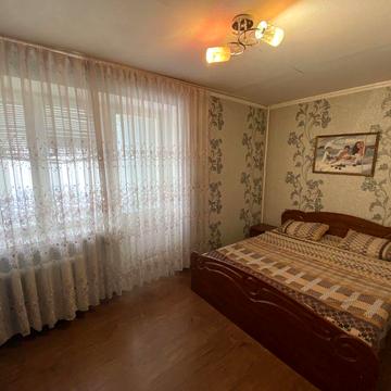 Продам 2 х кімнатну квартиру Центр  !
