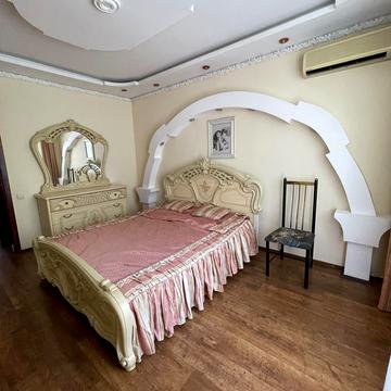 Грушевського вул., 17