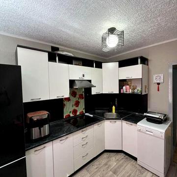 Продам 2х комнатную квартиру без посредников , центр