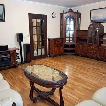 Ст.м. Палац України  - 5 хв пішки, 3-х кімнаина 115 м², вул. Тютюнника