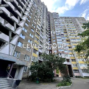 метро Теремки . 3кім з ремонтом 73м2 просп. Глушкова 39. Голосіївський