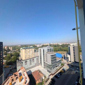 продаж здана, видова велика 2к в Центрі.