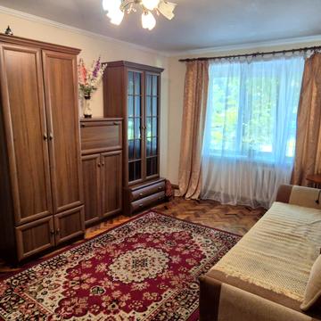 Івана Пулюя вул., 12