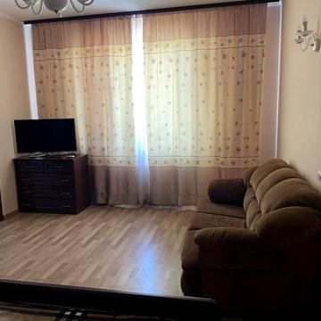 Добровольців вул. (Маршала Говорова), 10/6