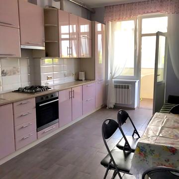 Парусна вул. (Героїв Сталінграду), 1н