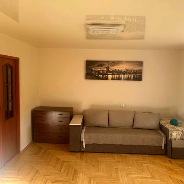 Джерельна вул., 10