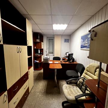 Вячеслава Чорновола вул., 1