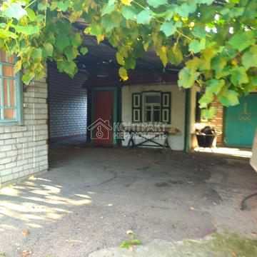 Каштанова вул., 8