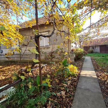 Продається будинок в с. Яноші , неподалік АТБ.