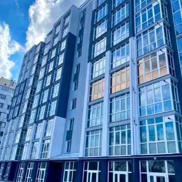 Продаж великої 1 кімнатної квартири в центрі міста в новому будинку