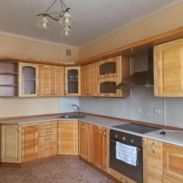 Срібнокільська вул., 24