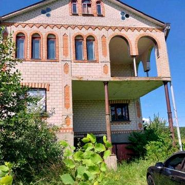 продам будинок з земельною ділянкою