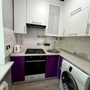Продаю 2 комнатную квартиру, Адмиральская - Центр ( Сталинка)