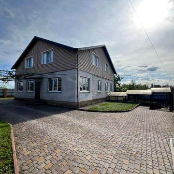 Будинок із земельною ділянкою