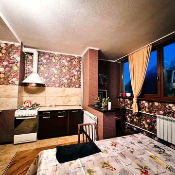 Академіка Павлова вул., 142б