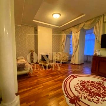 Предславинська вул., 24