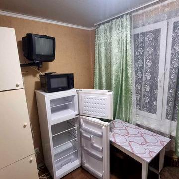 Сдам 1 ком кв  у метро Холод Гора. В кв ГАЗ.