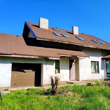 Двоповерховий будинок в закритому котеджному містечку