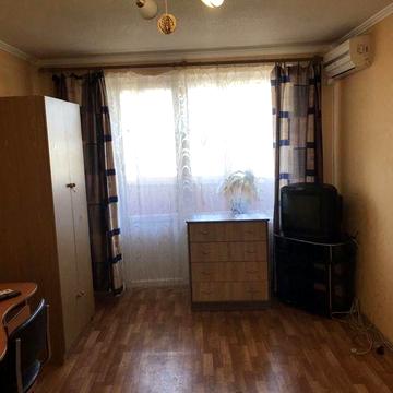 Продам квартиру 33 кв/м  гвардейцев широнивцев 44