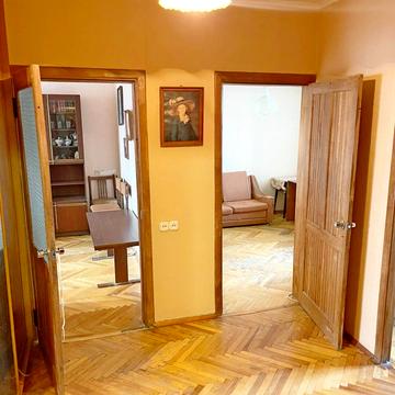 Європейського Союзу просп. (Правди), 70-А