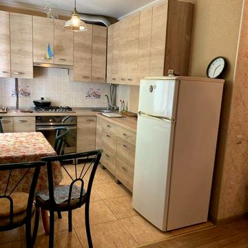 Продам 3ьох кімнатну квартиру на Черемушках