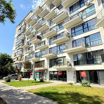 Продам квартиру в ЖК Молодіжний, вул.Бєляєва,можливо під офіс,магазин.