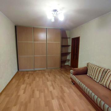 Степана Бандери вул., 8
