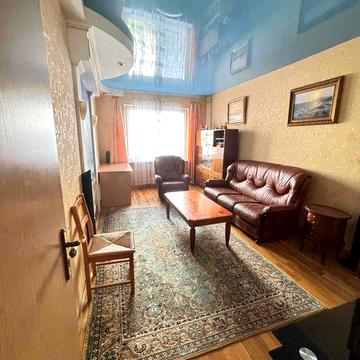 Комфортна оселя для великої родини з видом на озеро (Драгоманова 1д)