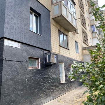 1 комнатная 5-Заречный ( бродвей ) возможен обмен на автомобиль