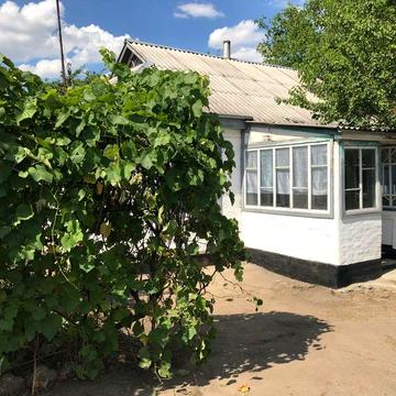 Продається будинок в м.Шпола 16 соток двору з городом в дворі 10 соток