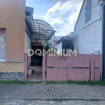 Продається двоповерхова квартира в самому центрі м.Виноградів