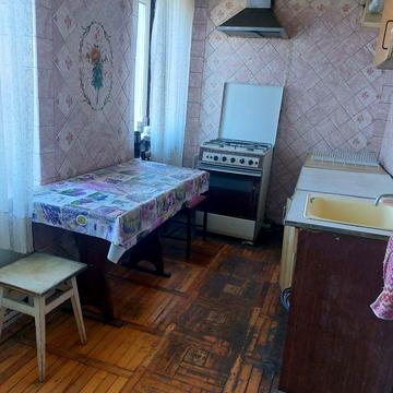 Льва Ландау просп. (50-річчя СРСР), 18