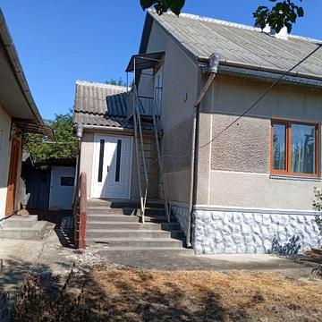 Продам 1/2 будинку в Садгорі