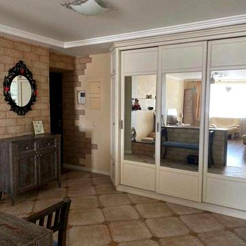 Квартира з ремонтом, меблями і технікою