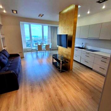 Продам трикімнатну квартиру. Старонаводницька 8Б