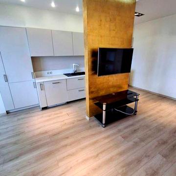 Продам трикімнатну квартиру. Старонаводницька 8Б