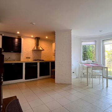 Яцютівка вул., 22