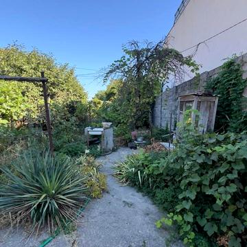 Офіцерська вул., 9