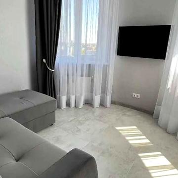 Староміська вул., 52б
