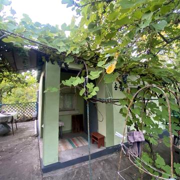 Дачний невеликий будинок