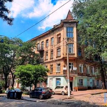 Срочно2-х комнатная квартира возле Нового рынка