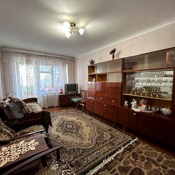 Продам 2 кімнатну в центрі