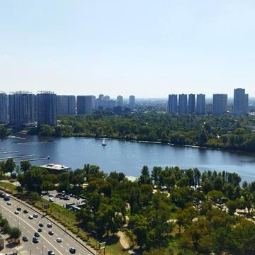 Дніпровська набережна вул., 17