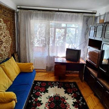 Сдам 2-х комн. кв. в центре.